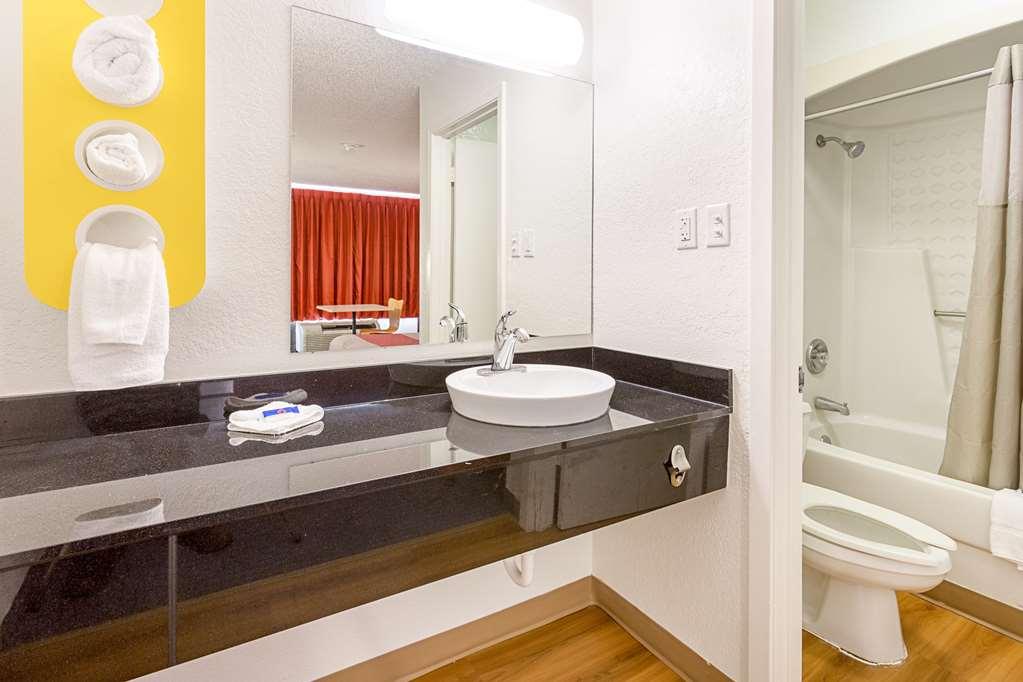 Motel 6 Baton Rouge Southeast Prairieville Номер фото