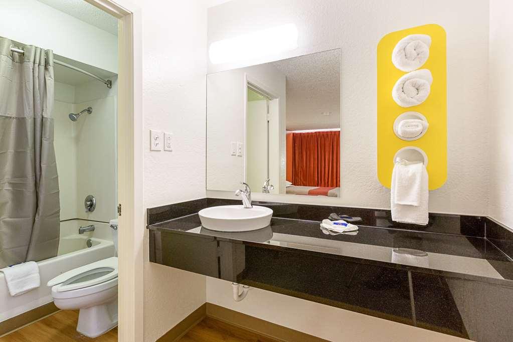Motel 6 Baton Rouge Southeast Prairieville Номер фото