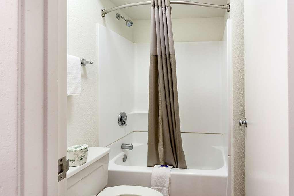 Motel 6 Baton Rouge Southeast Prairieville Номер фото