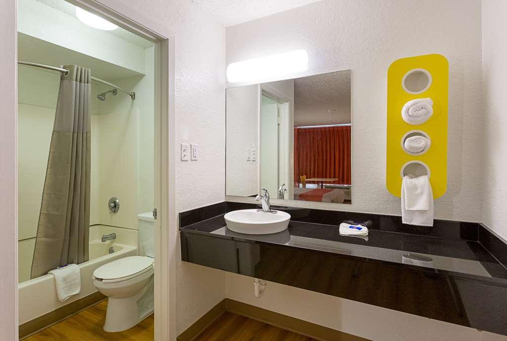 Motel 6 Baton Rouge Southeast Prairieville Номер фото