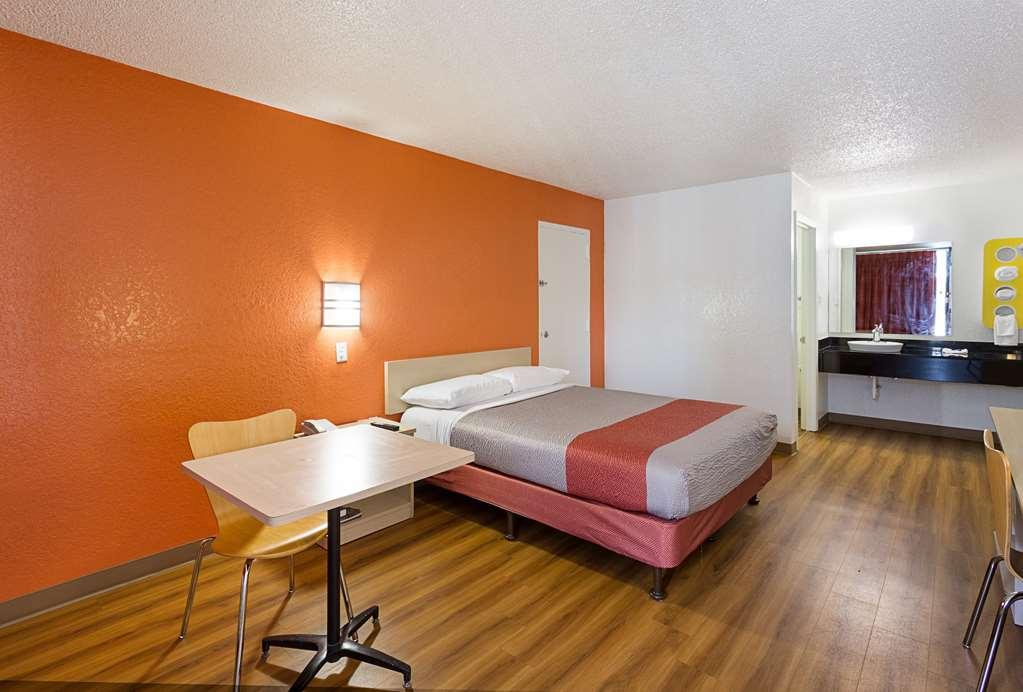 Motel 6 Baton Rouge Southeast Prairieville Номер фото
