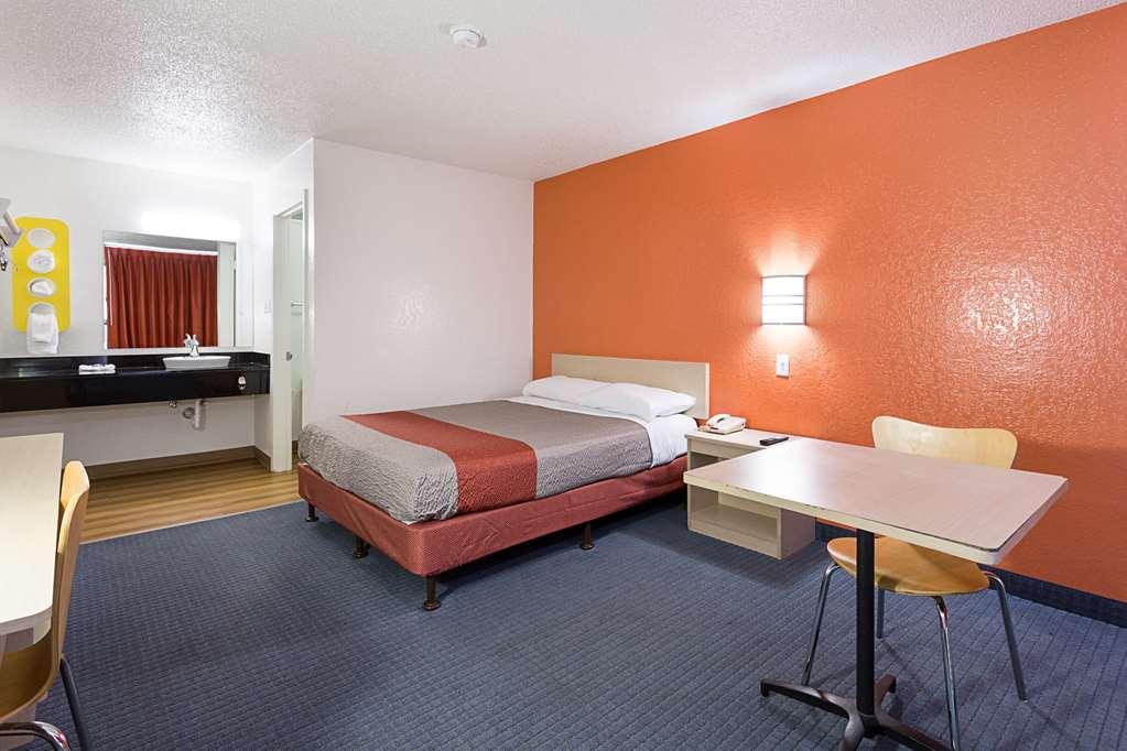 Motel 6 Baton Rouge Southeast Prairieville Номер фото