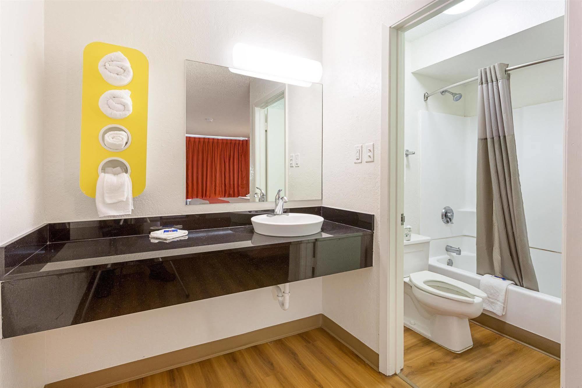 Motel 6 Baton Rouge Southeast Prairieville Екстер'єр фото